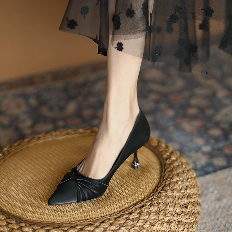 【ส้นสูง】 สีดำ  สไตล์ใหม่  สง่างามความเป็นหญิง  สง่างาม  มีระดับ  ออกแบบรองเท้าหัวแหลม  รองเท้าหุ้มส้น  สไตล์เกาหลี