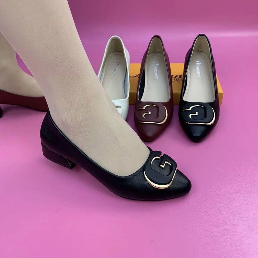 【รองเท้า】 สีดำ  สไตล์ใหม่  สง่างามความเป็นหญิง  สง่างาม  มีระดับ  ออกแบบรองเท้าหัวแหลม  รองเท้าหุ้มส้น  สไตล์เกาหลี