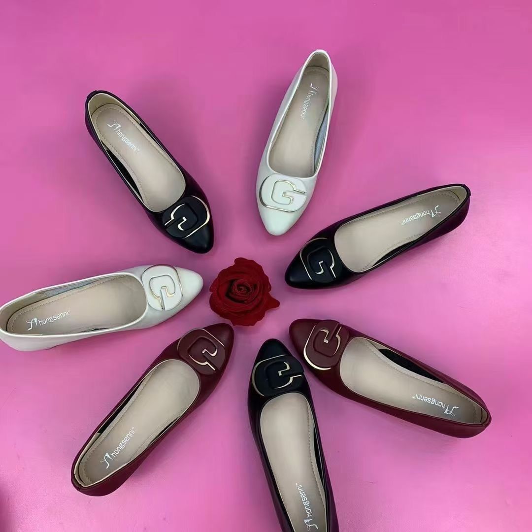 【รองเท้า】 สีดำ  สไตล์ใหม่  สง่างามความเป็นหญิง  สง่างาม  มีระดับ  ออกแบบรองเท้าหัวแหลม  รองเท้าหุ้มส้น  สไตล์เกาหลี